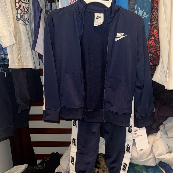 Nike Kids Matching Set in Navy and White - Picture 5 of 5